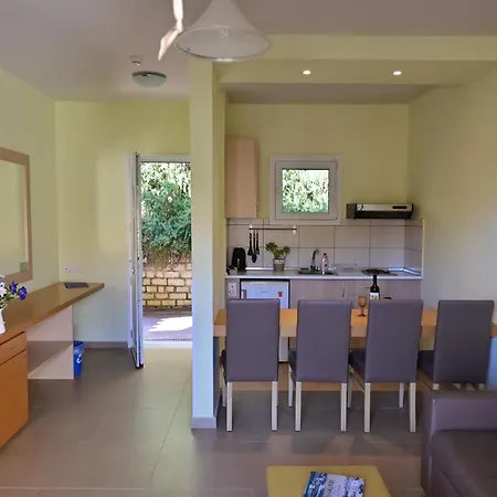 Estia 3* Finikounta
