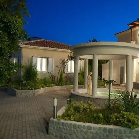 Estia Финикунда