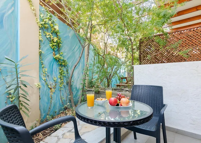 Estia Финикунда