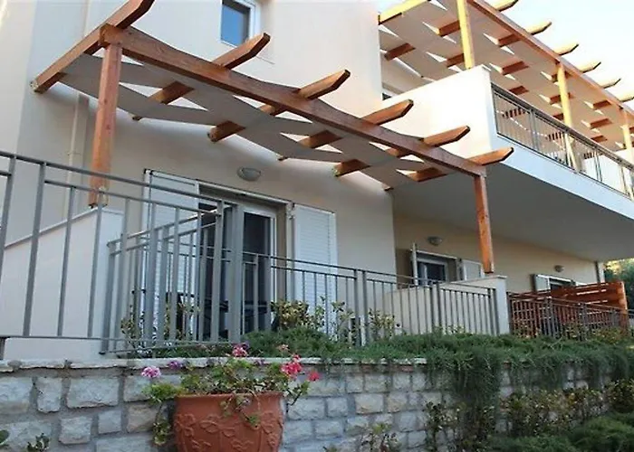 Estia Финикунда